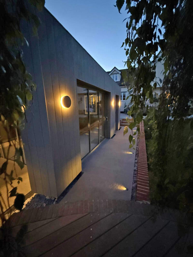 Summerhouse lighting path