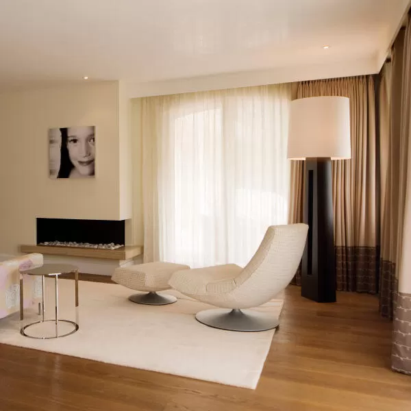 Master Bedroom to fireplace